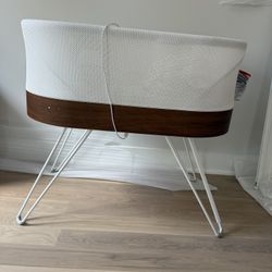 SNOO bassinet plus 3 sleep sac’s