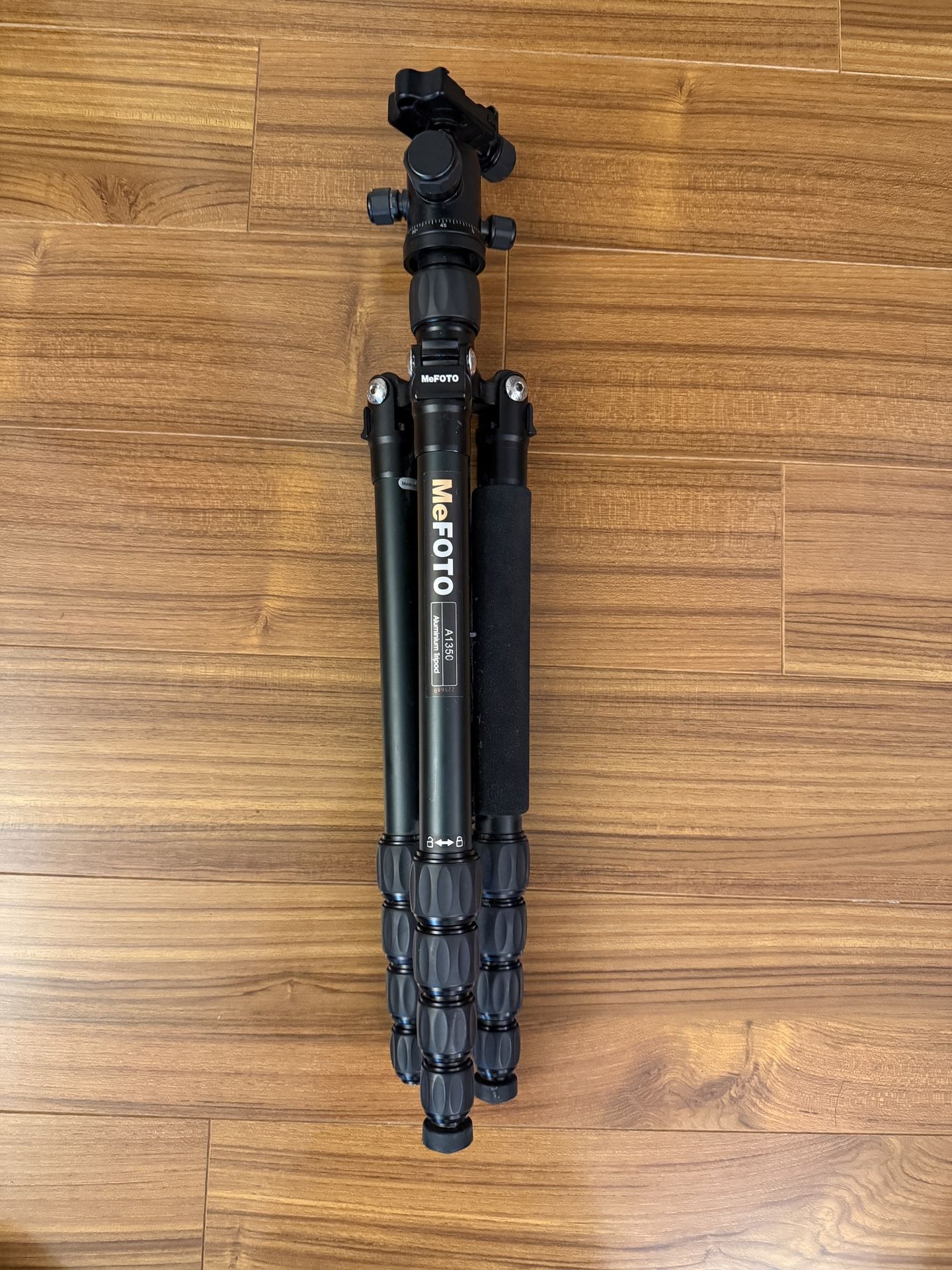 Mefoto Tripod A1350: Missing Ball Head