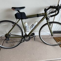 Men's Cannondale Touring Bicycle