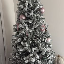 Tree lights up colorful and normal.