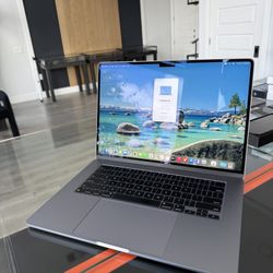 2023 15” MacBook Air M2 Chip 8GB Ram 256SSD! 90 day warranty! We offer financing!