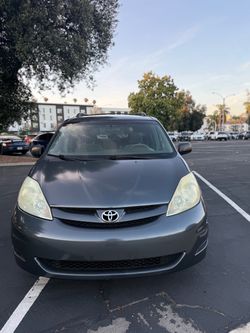 🔥 Toyota Sienna LE 2007 • 138K Millas