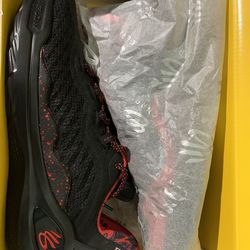 Curry 11 TC-NM sz 9m 10.5w blk/red