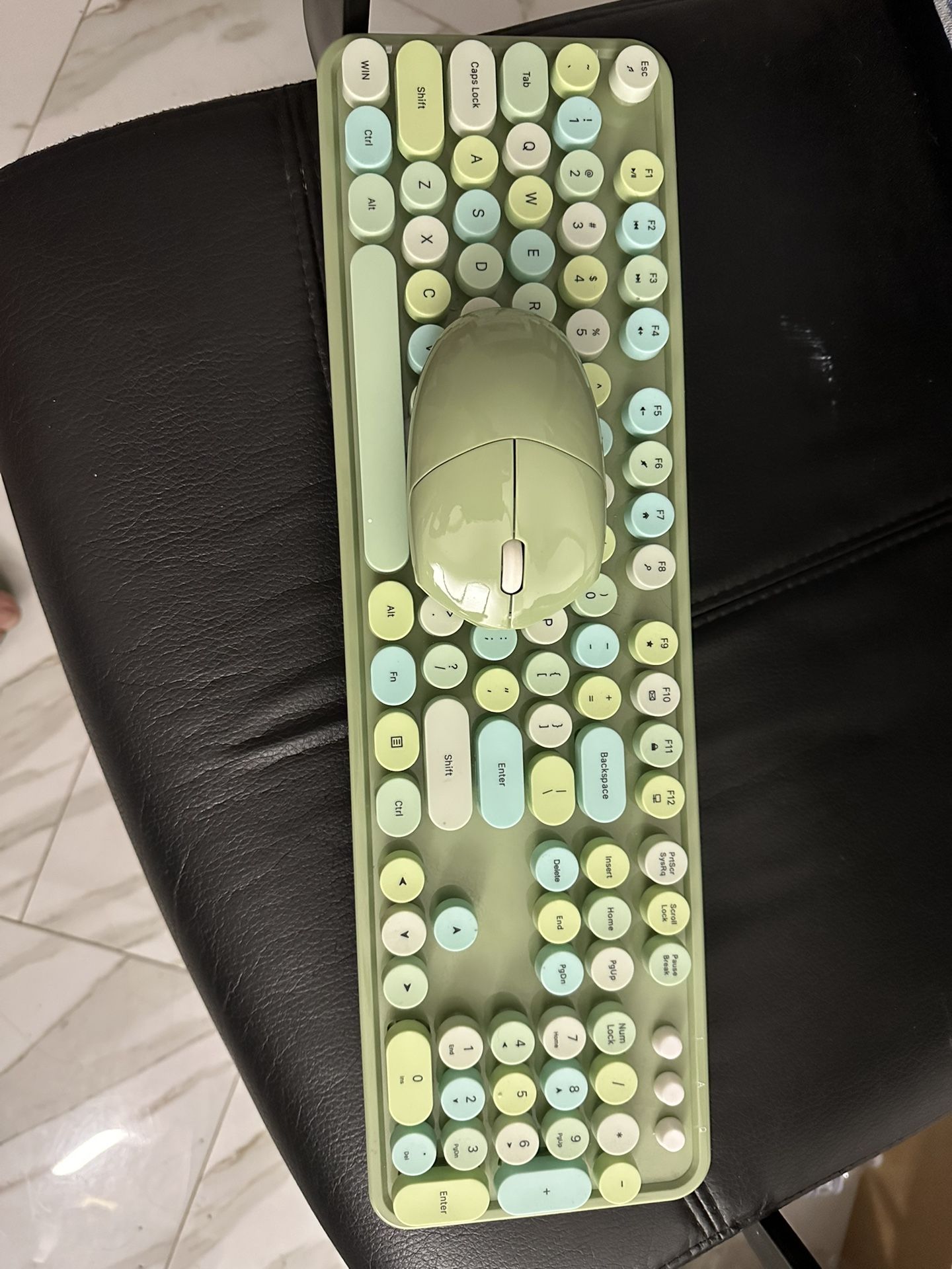 Beautiful Luxurious Wireless Keyboard And Mouse