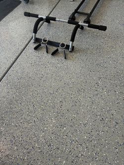 Pull up bar in Olympic clamps