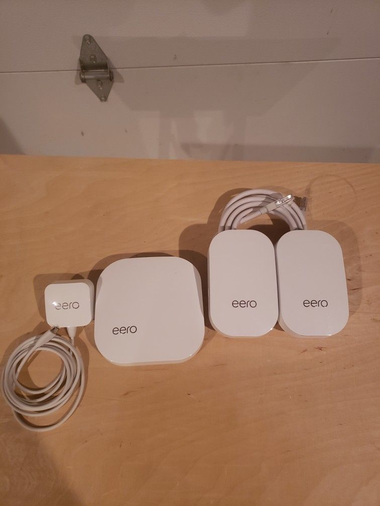 eero Pro 2nd Generation AC Tri-Band Mesh Router - White B010001