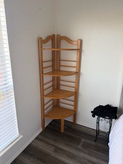 Corner shelf wood