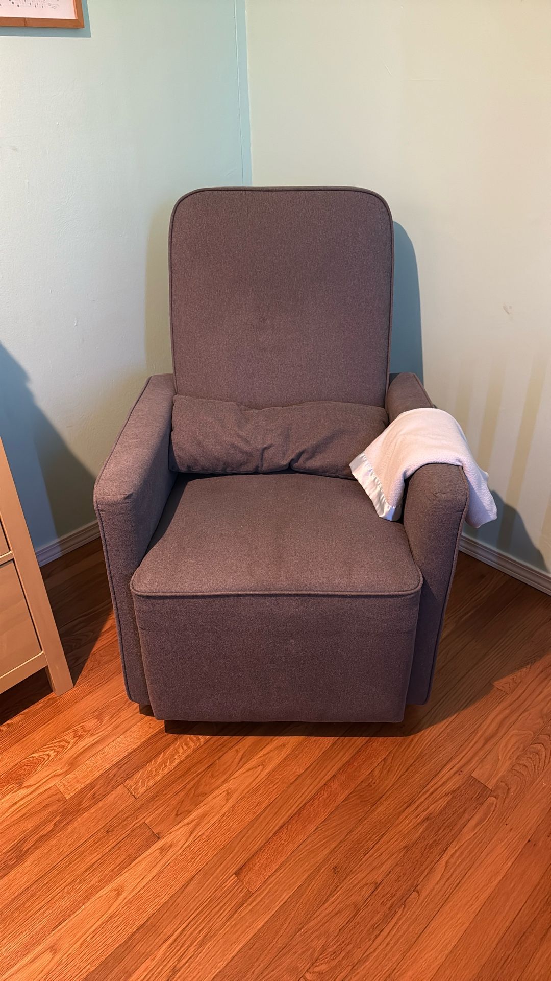Nursing Chair with Ottoman 