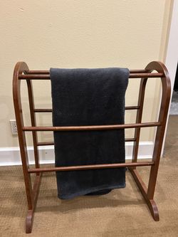 Freestanding Wooden Blanket Quilt Rack