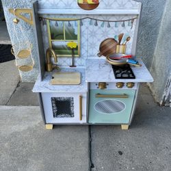 KidKraft Smoothie Fun Play Kitchen.  Preowned Good Condition 