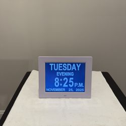 ⭐ Like-New Digital Day Clock – Perfect for Seniors or Office – $29 – Selling TODAY ⭐