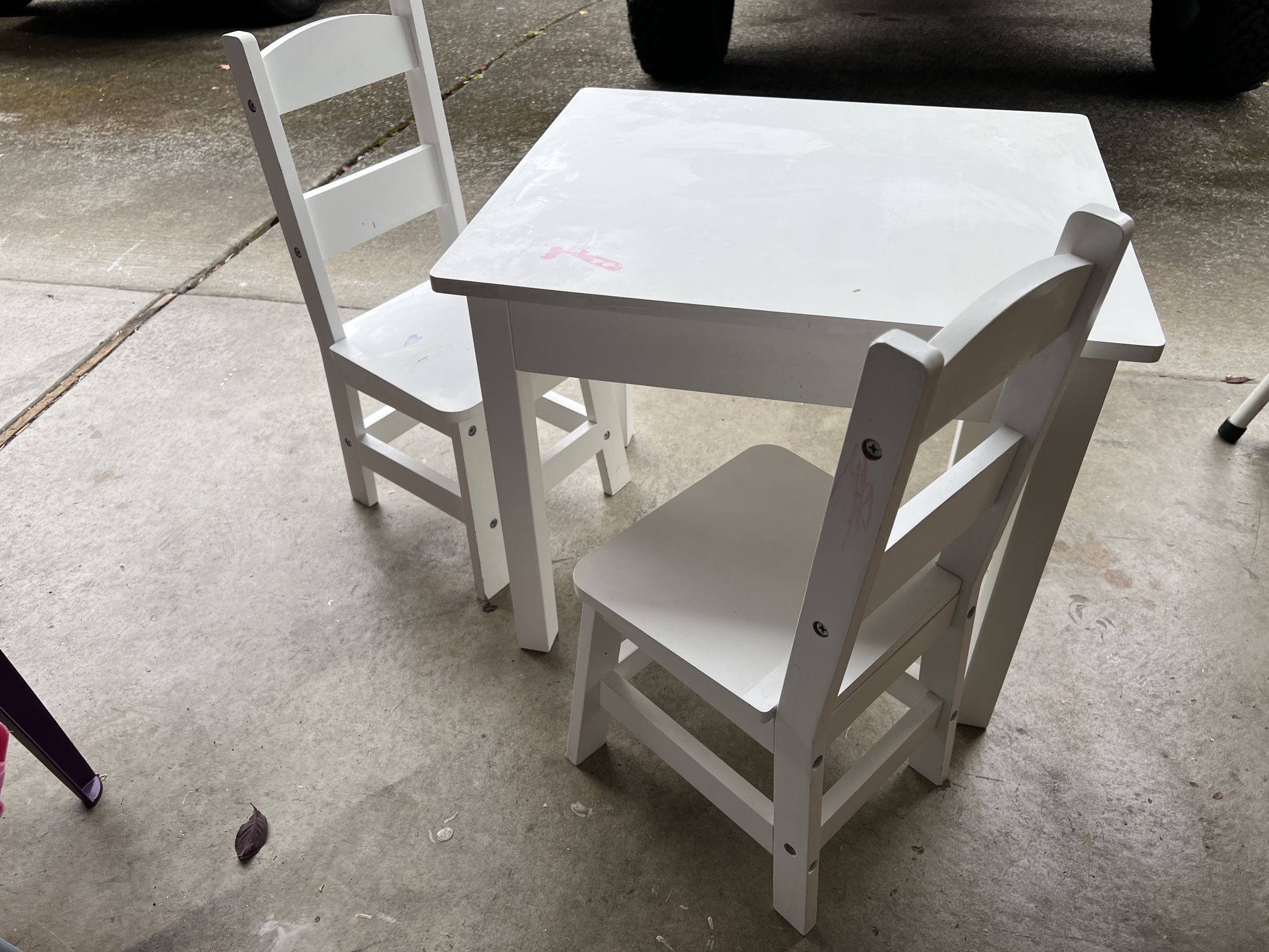 Free Toddler Table With Chairs 