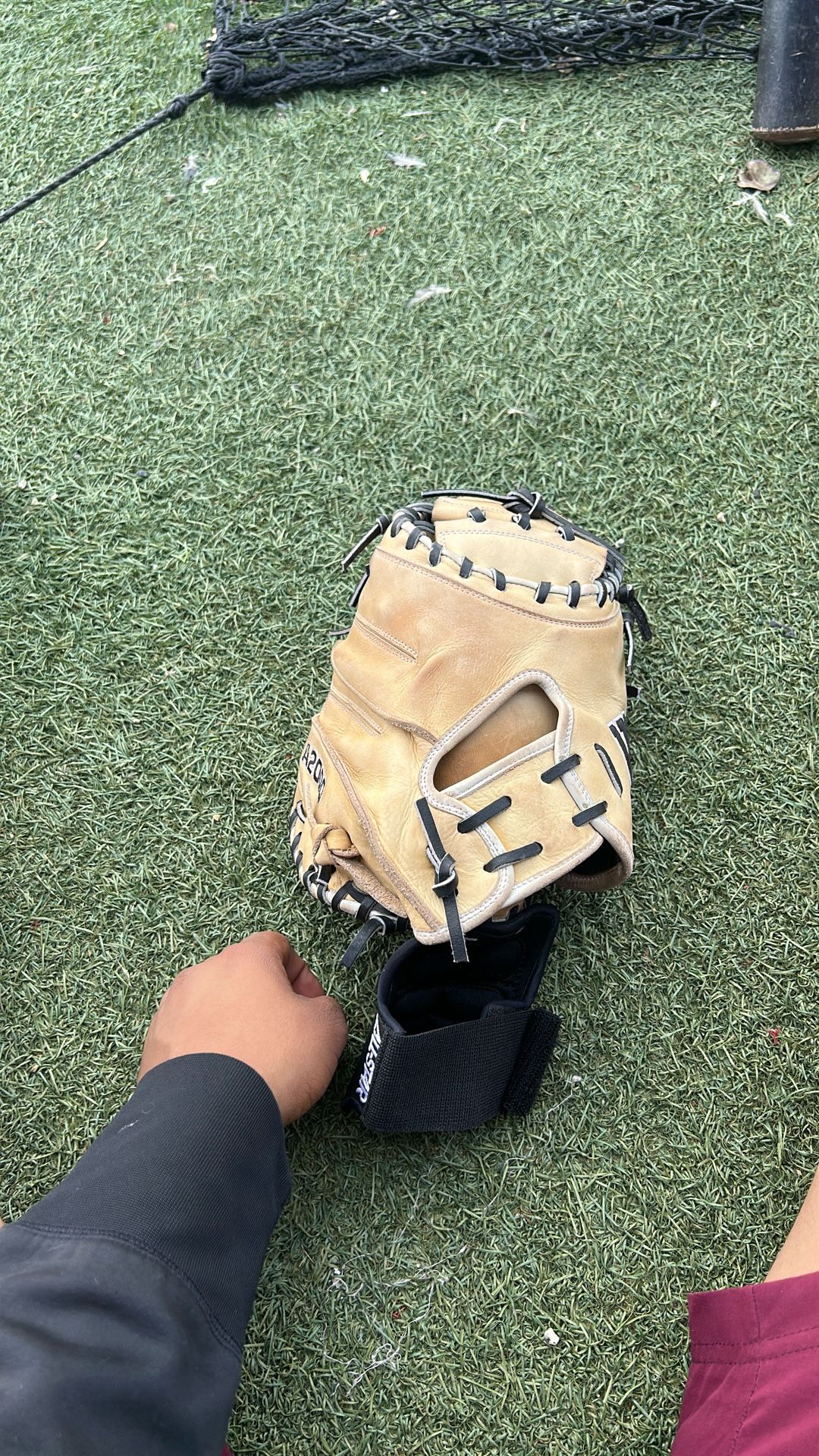 A 2000 catches glove