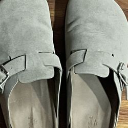  Clogs