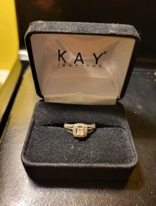 14k White Gold 0.90ct Princess Cut Diamond Engagement Ring