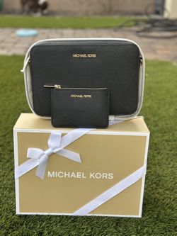 Michael Kors Jet Set Crossbody with Card Holder, NWT in gift box/Nuevas en caja de regalo