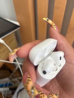 2nd generation air pods with charging cord