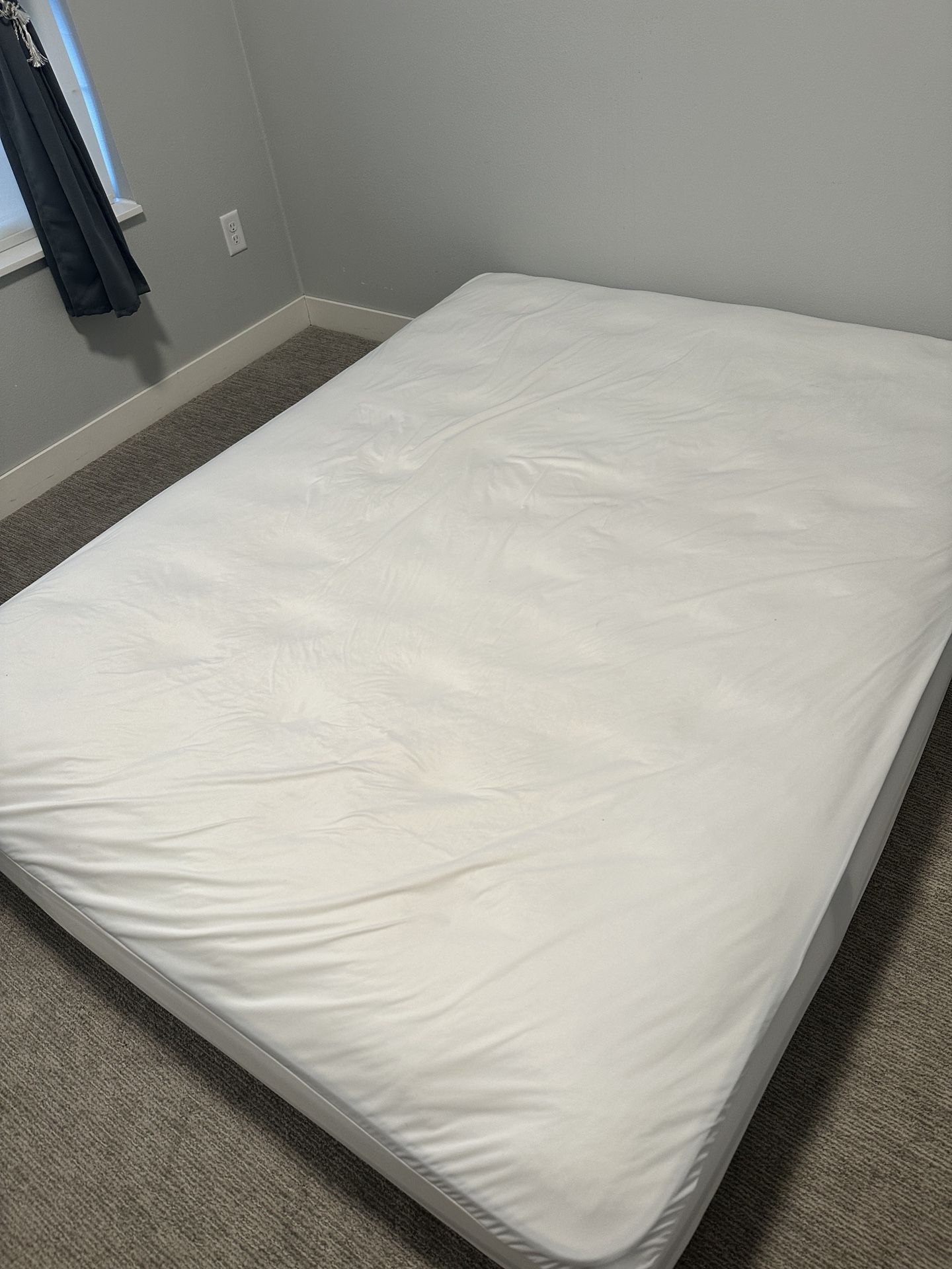 Queen Size Mattress With Mattress Cover And Comforter Set