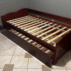 Twin Bed / Trundle 