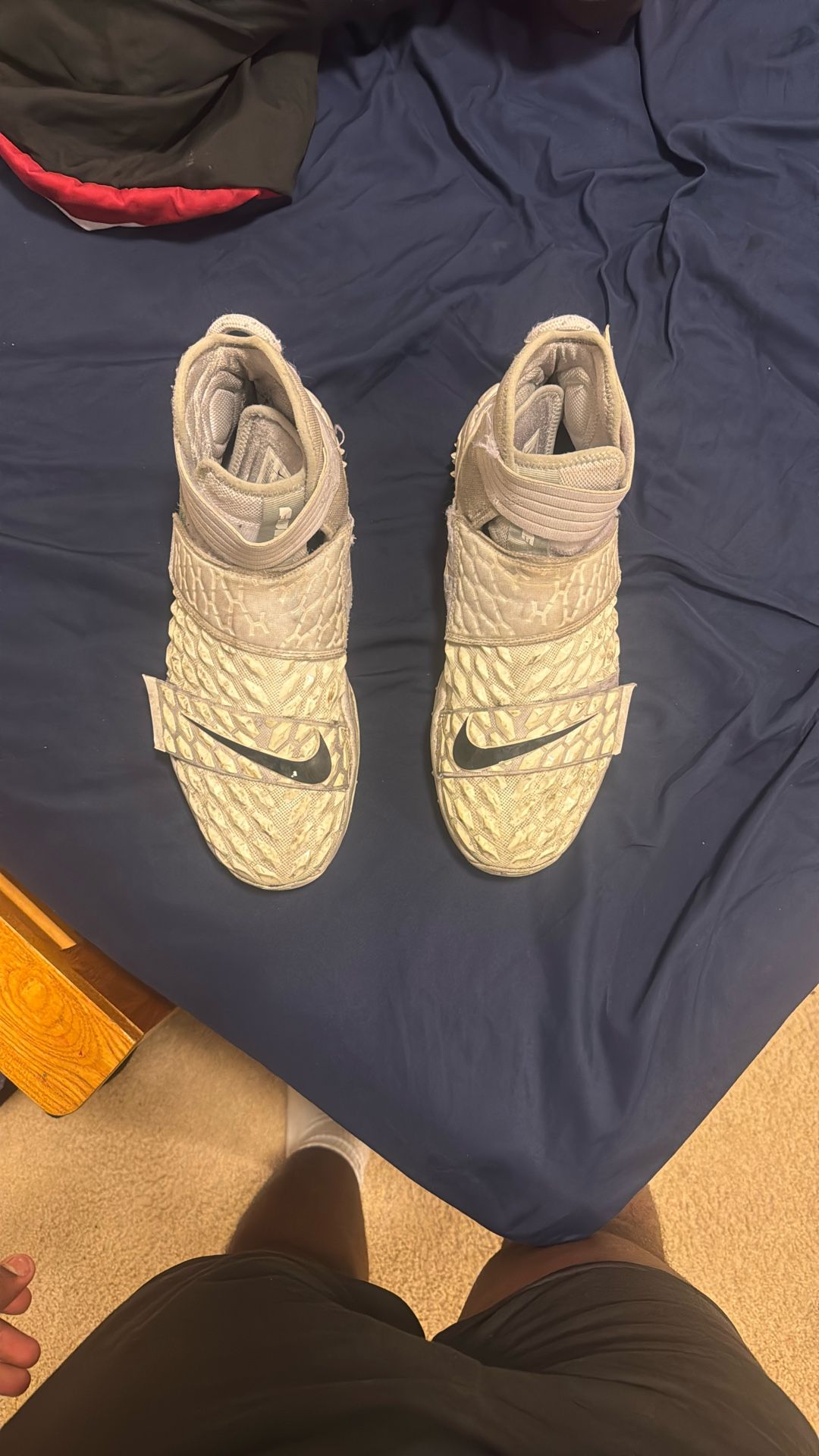 Used 13.5 Football Cleats Good Condition