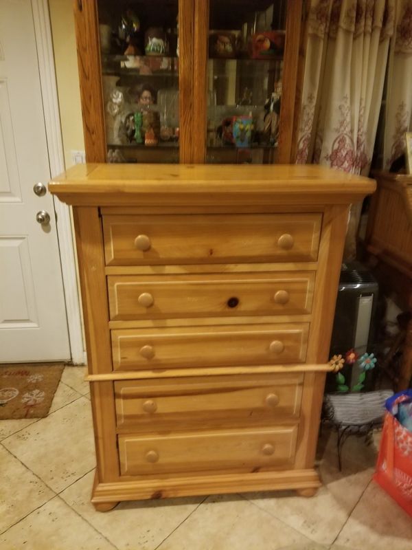 Broyhill Fontana Wood Chest Of 5 Drawers Dresser Honey Pine Color Chest Of 5 Drawers Dresser Honey Pine