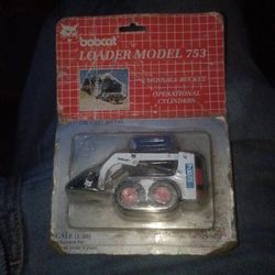 Bobcat 753 Skid-Steer Loader New Clover 1:50 Scale Diecast