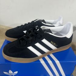 Men’s Gazelle Indoor Size 6.5 