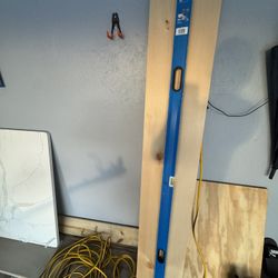 72 inch Blue Empire Level. Lost end caps. Good condition 