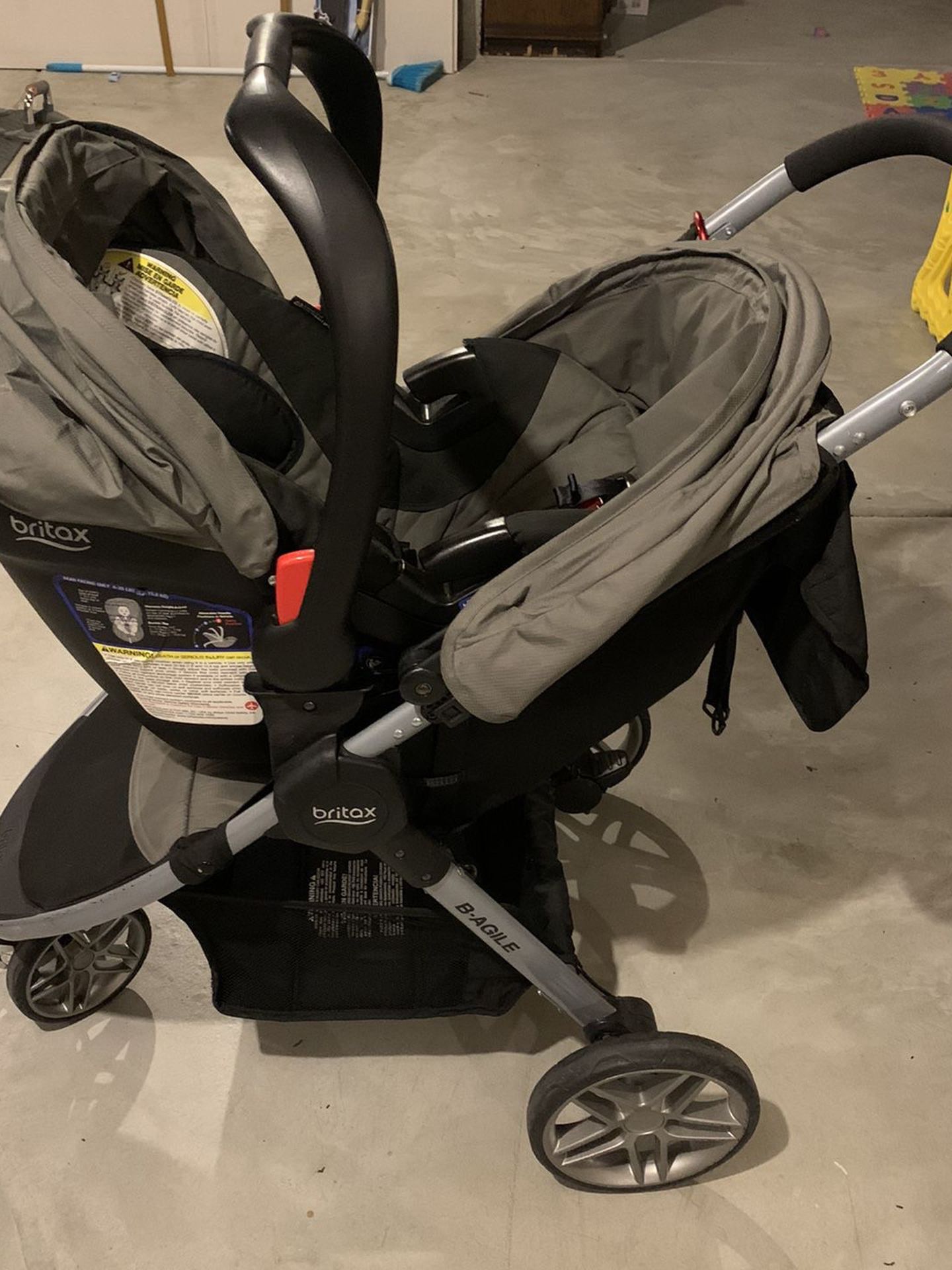 Britax Infant Car Seat With Stroller And Car Bases