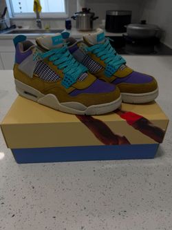 USED: Jordan 4 Union Desert Moss SIZE 9.5