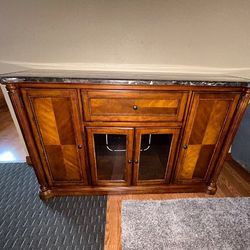 Beautiful Furniture Like New. 60"L 36"H 19"D