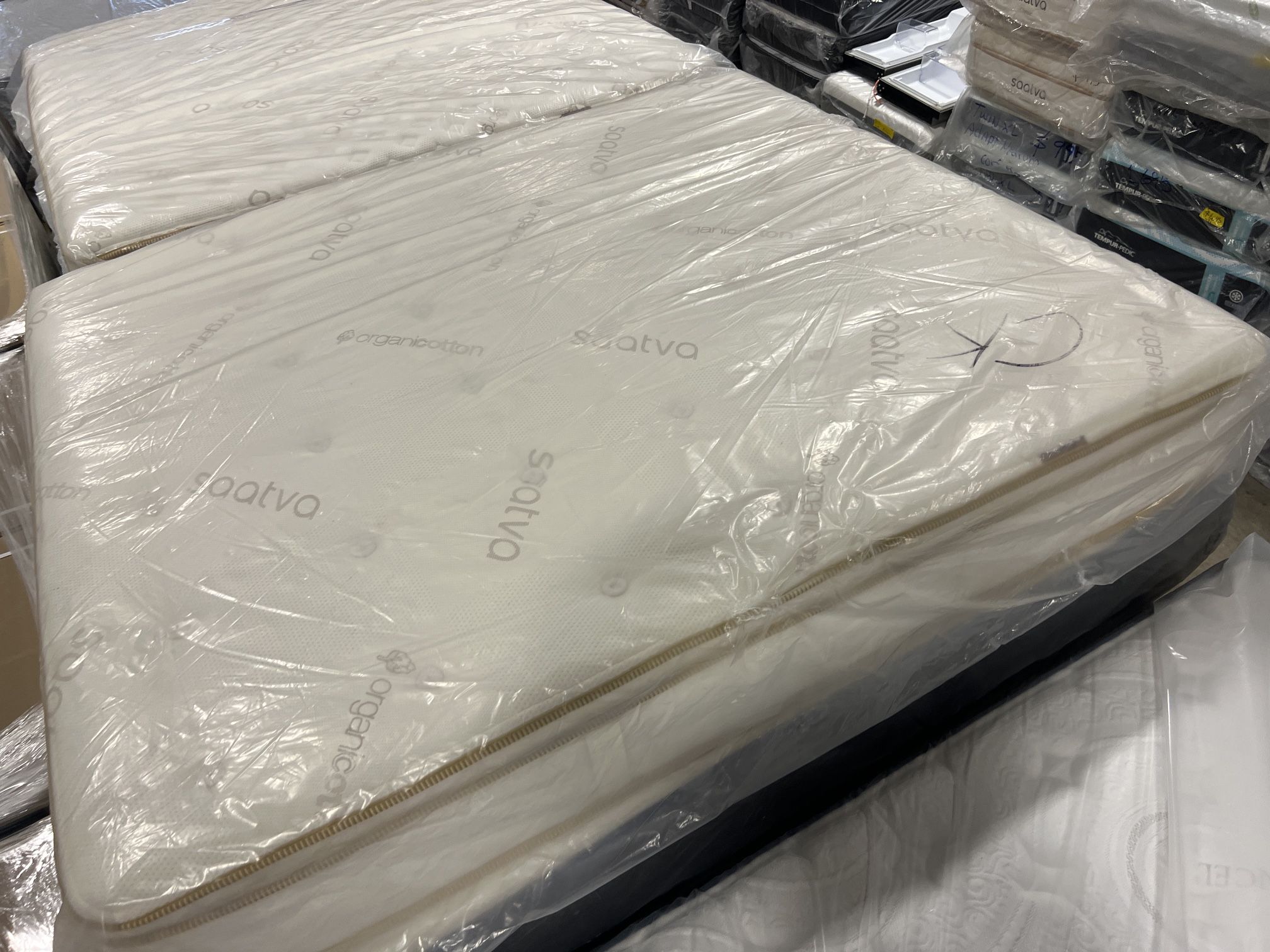 ✨🎉King Mattress Saatva latex Hybrid ✨🎉