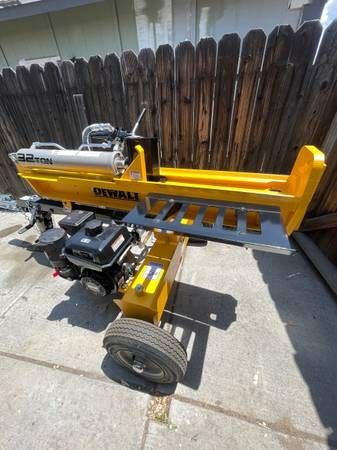 DeWalt 32ton Log Splitter