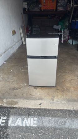 Mini fridge/mini refrigerador