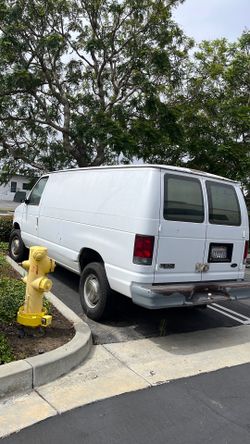 2002FordE350 Super Duty good working cargo Van good for any kind of business