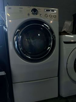 LG Electric Dryer, Model DLE5955W.Capacity: 7.3 cubic feet (Ultra/XL Capacity)
Width: 27 inchesHeight: 39 inchesDepth: 28 1/3 inches