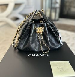 NEW Chanel Caviar 25 Mini 26A Métiers d'Art Collection Black with Shiny Gold Hardware
