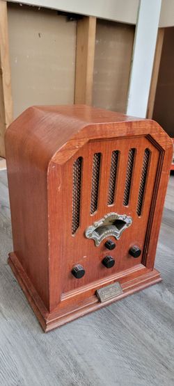 Thomas Classic Collector AM/FM Radio