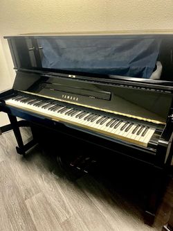 Beautiful and Great condition Yamaha U1 Upright Piano