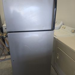 GE FRIDGE FREEZER