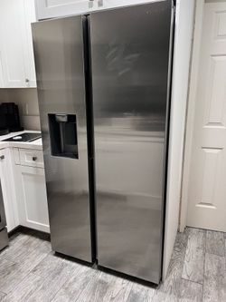 Stainless steel Refrigerator Samsung 2020 great condition