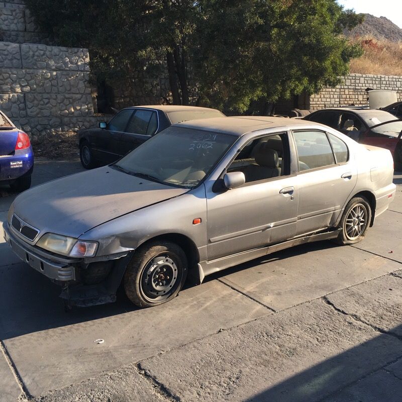 2000 Infiniti g20 (for parts only)