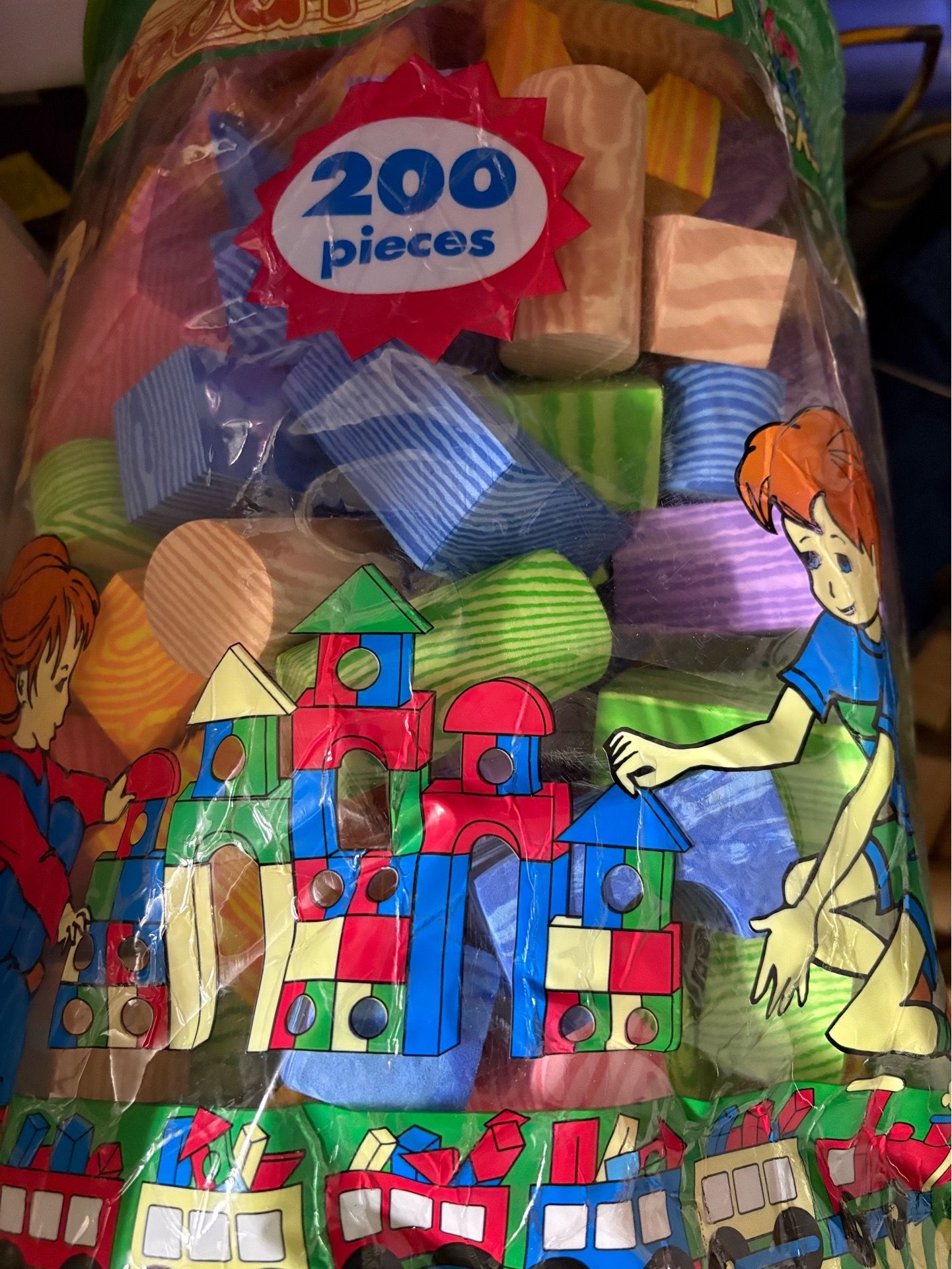 200 piece Foam faux wood building block set