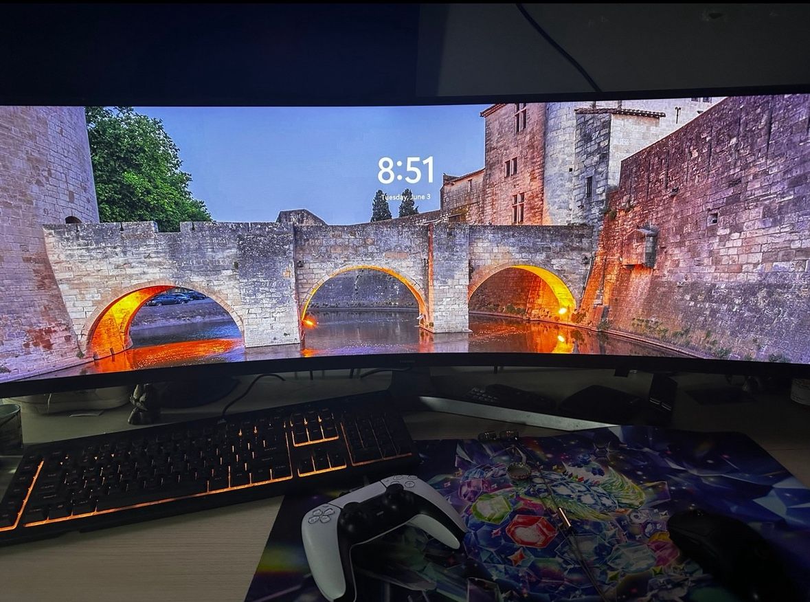 Samsung Odyssey CRG9 49’ 1440p 120hz Ultra Wide Screen