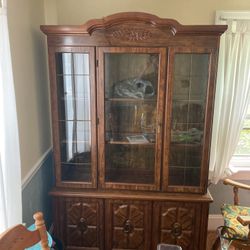 Broyhill Hutch With Lighted Shelving 