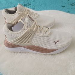 PUMA Women's Pacer Future LUX Sneaker Size 9 Off White Pristine Rose Gold