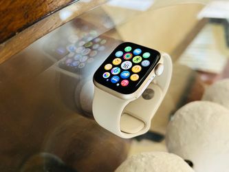 Apple Watch SE (Gen 2) 40mm GPS Starlight AI Star SB S/M