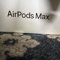 Air pod maxes black color