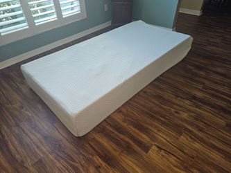 10"  twin mattress like new