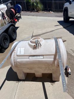 110 gallon water tank w/ straps & hooks